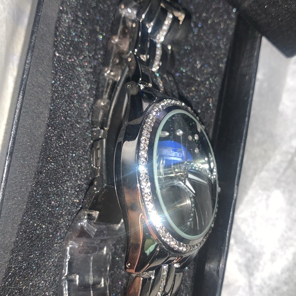 Milano Stainless Steel Women’s Watch NIB - Picture 4 of 7